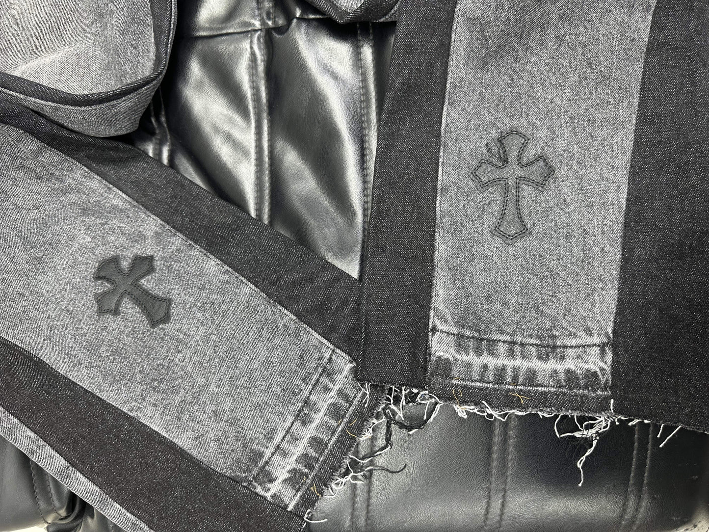 Chrome Hearts Jeans 8102